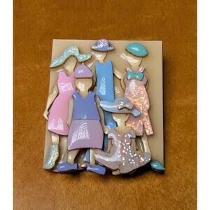 Vtg Designs By Lucinda Pin Brooch Family Portrait 1.5x2" Beige Pastels Folk Art